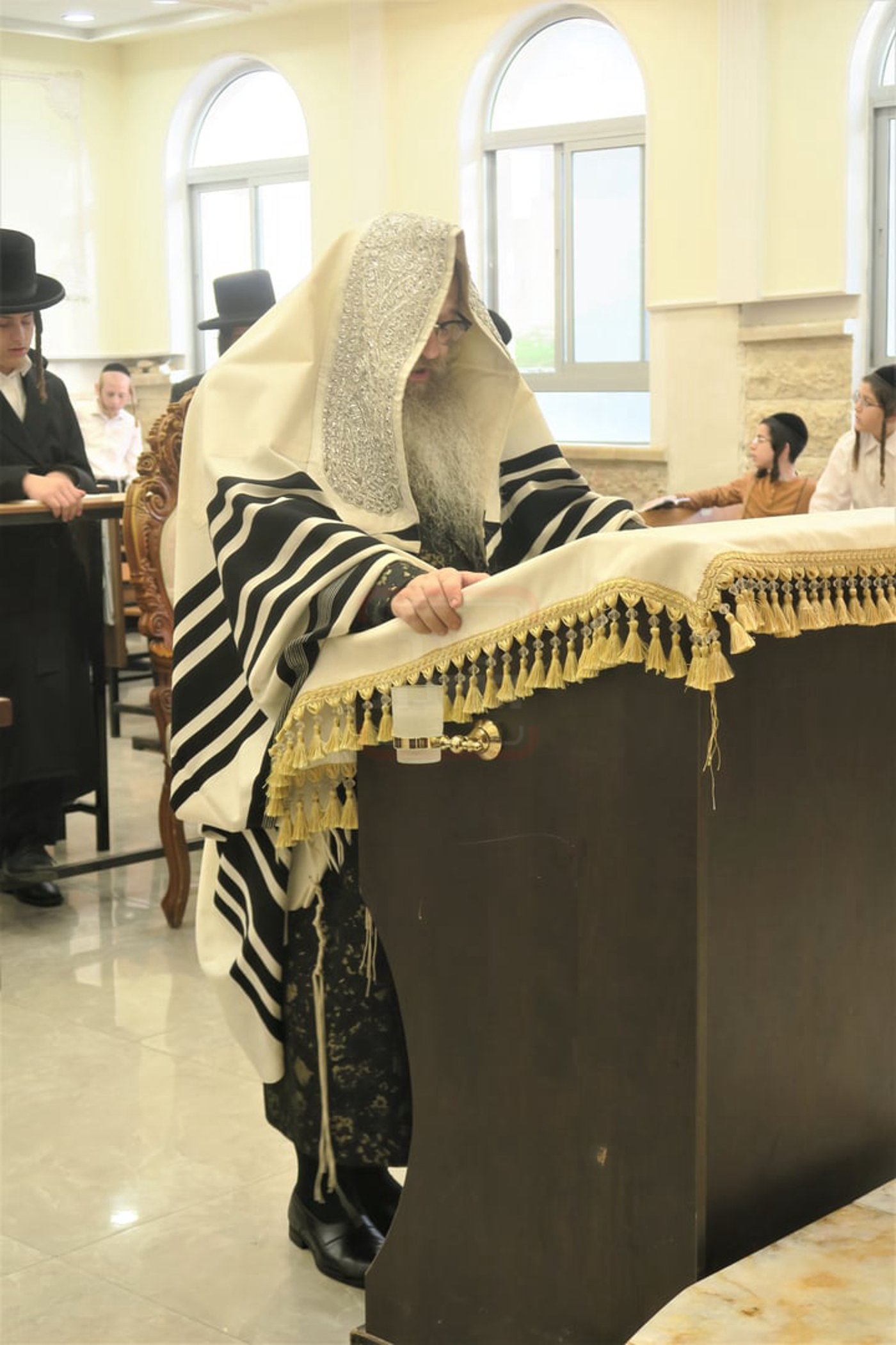 סליחות ער"ה בחצר נדבורנה אלעד