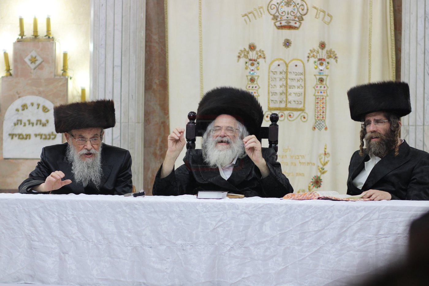 טיש נעילת החג בחצה"ק חוג חתם סופר