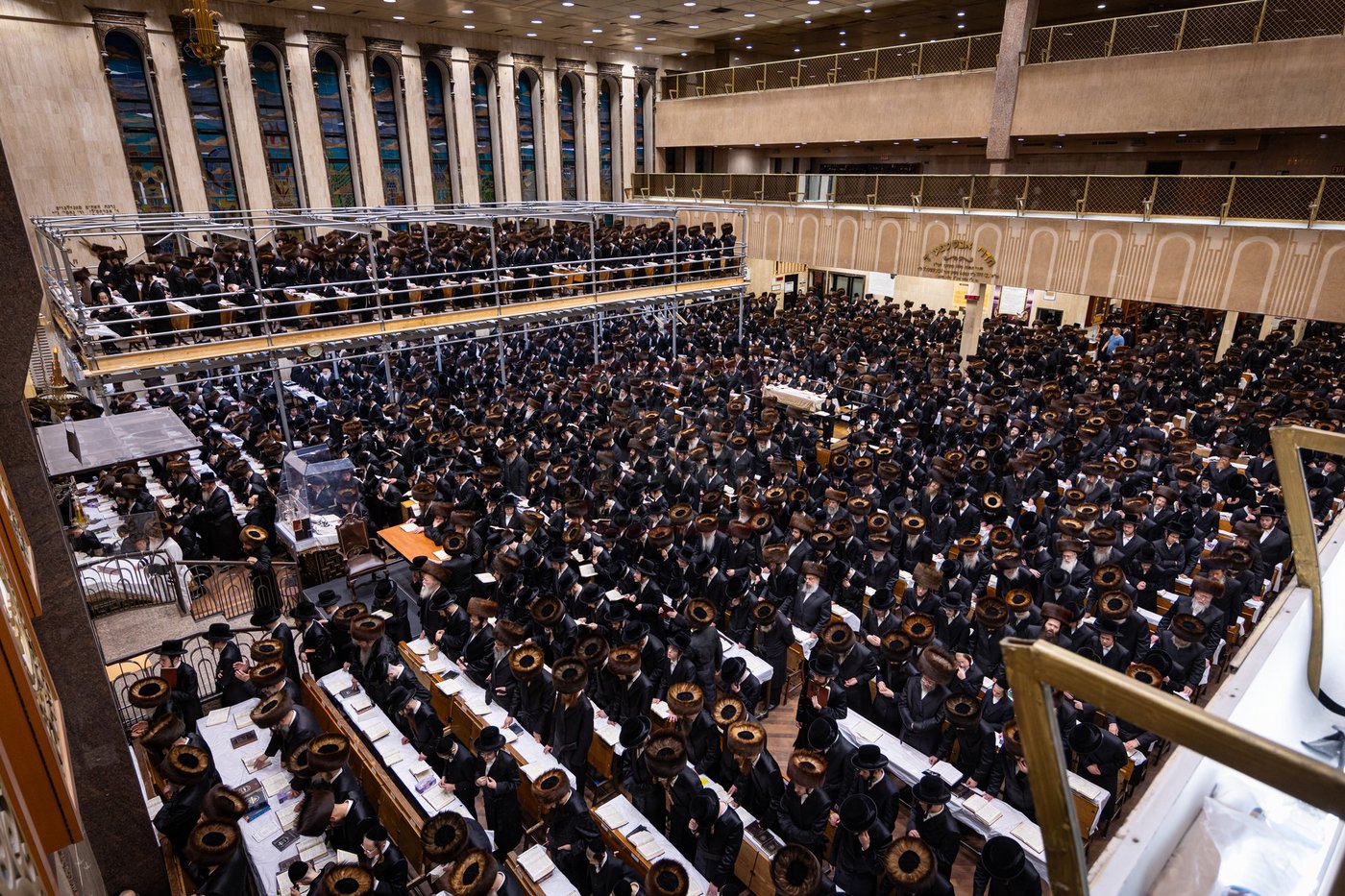 מוצאי ראש השנה בחצה"ק באבוב