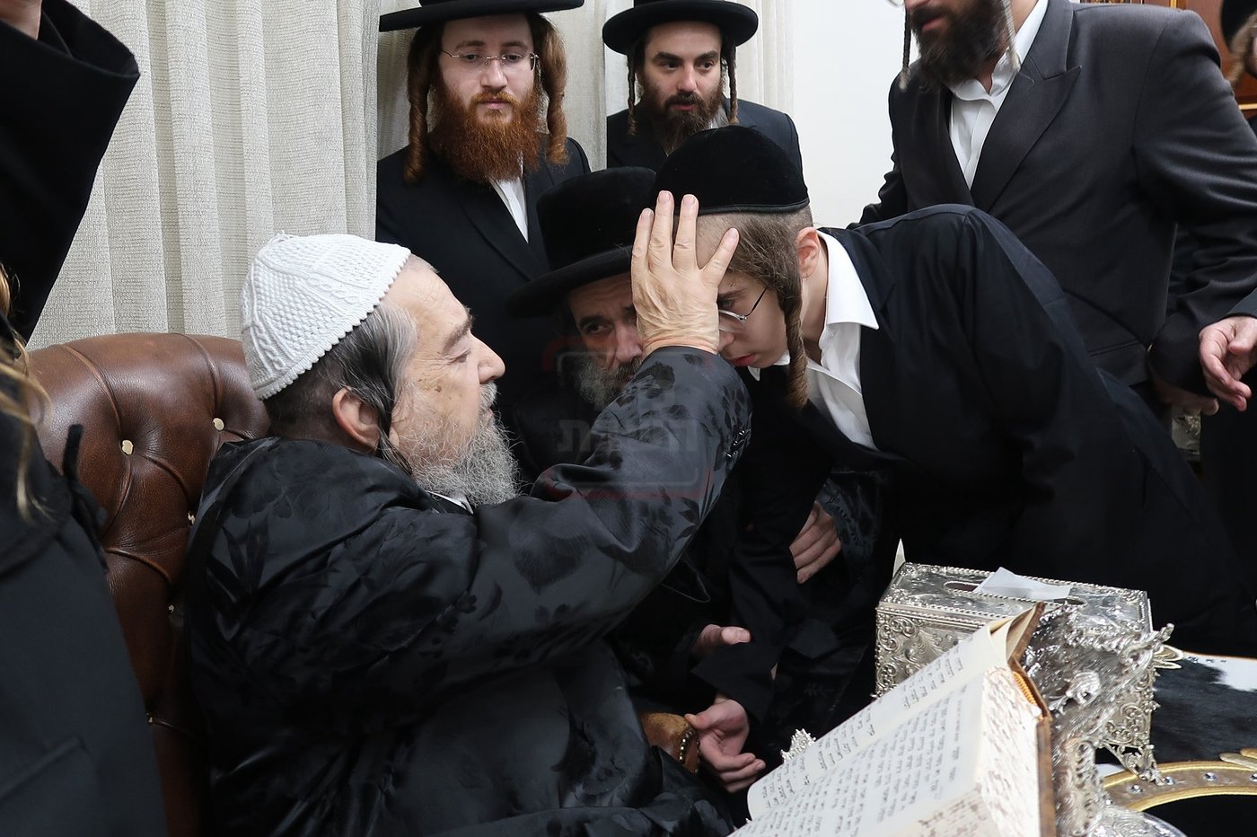 הגה"צ רבי חיים מאיר הגר אב"ד ויז'ניץ בביקור אצל הגה"צ רבי יעקב מאיר שכטר