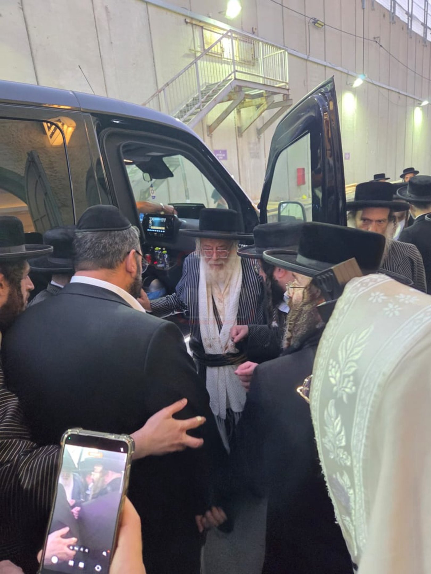 הארמון שחסום לזרים | 'זופניק בכיכר' עם כל התמונות, הנייעס והחשיפות של השבוע