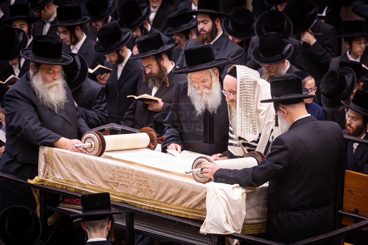 ערב ומוצאי יום כיפור בחצה"ק באבוב
