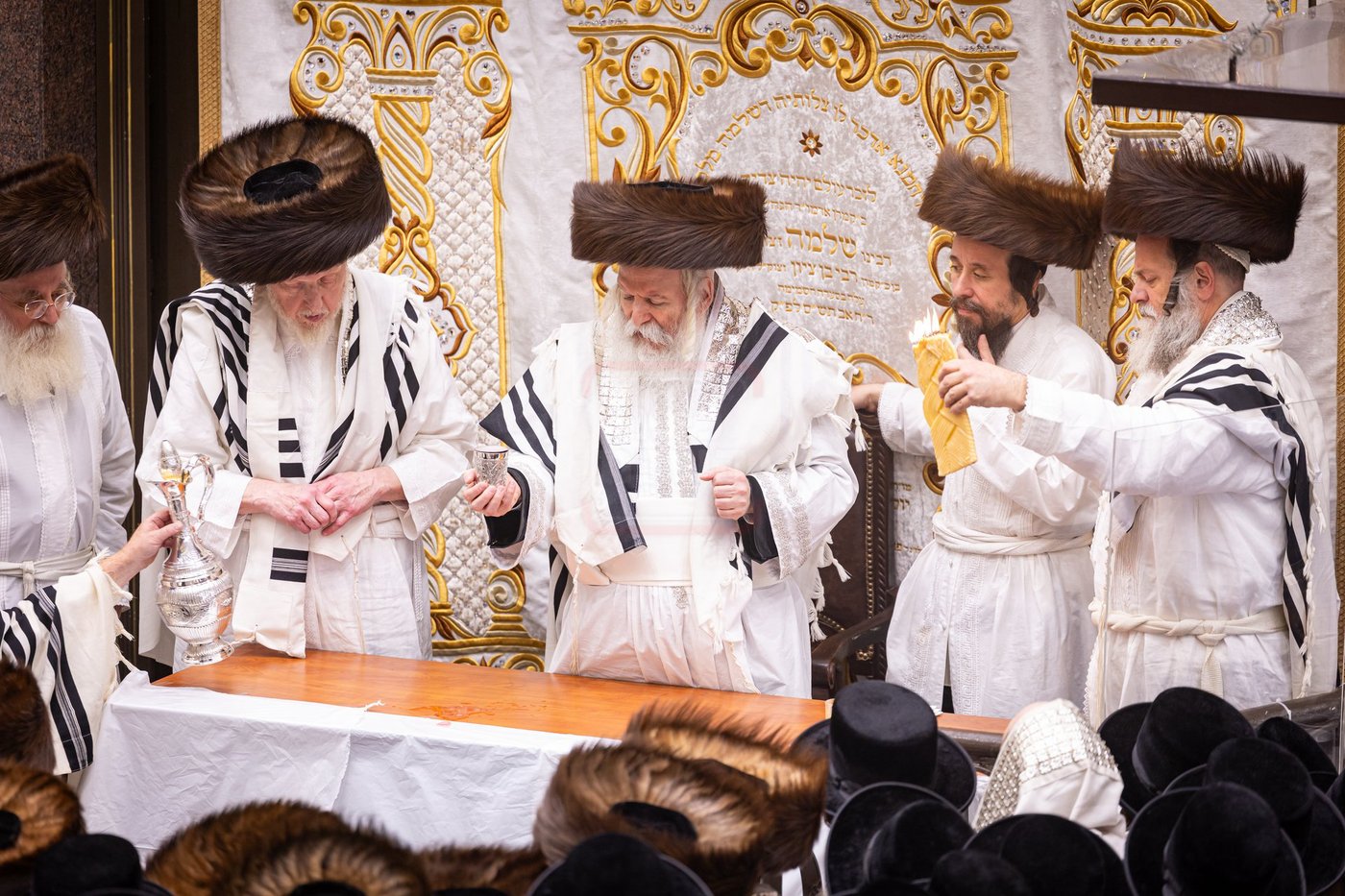 האדמו"ר מבאבוב בהבדלה במוצאי יום כיפור