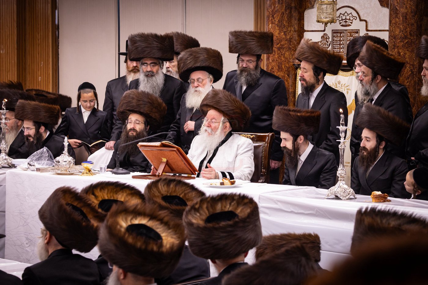 האדמו"ר מבאבוב בטיש ערב יום כיפור