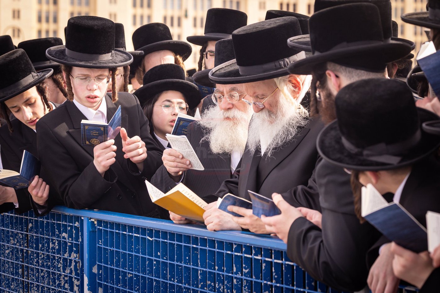 ערב ומוצאי יום כיפור בחצה"ק באבוב