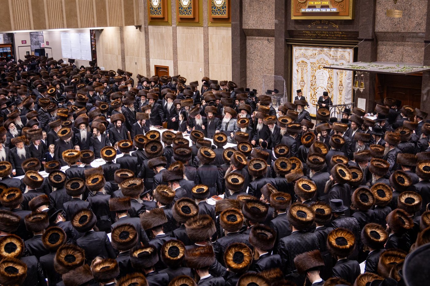 מוצאי שמחת תורה בחצה"ק באבוב