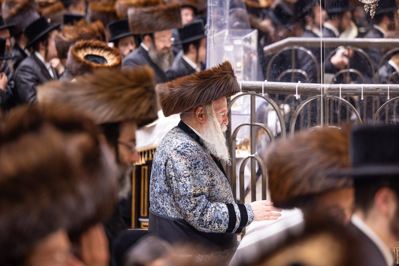 מוצאי שמחת תורה בחצה"ק באבוב