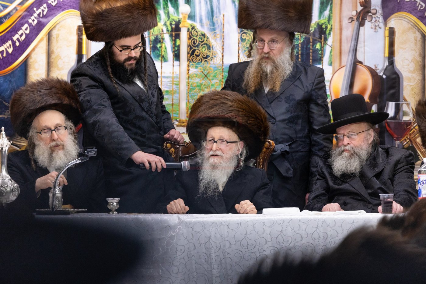 חג הסוכות בצל האדמו"ר מסערדאהעלי 