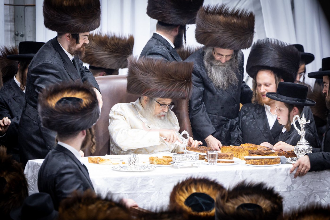 מוצאי חג שמיני עצרת בחצה"ק סאטמר