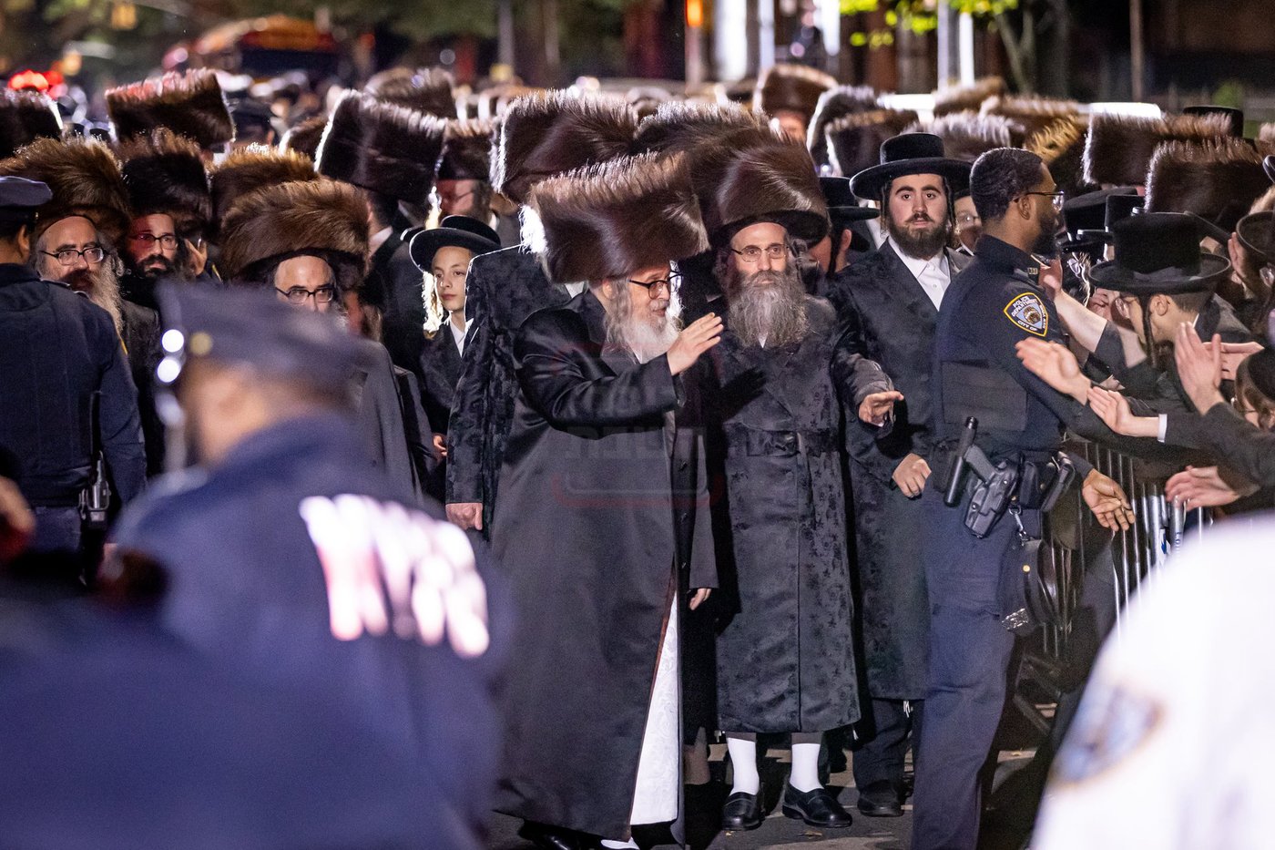 מוצאי חג שמיני עצרת בחצה"ק סאטמר