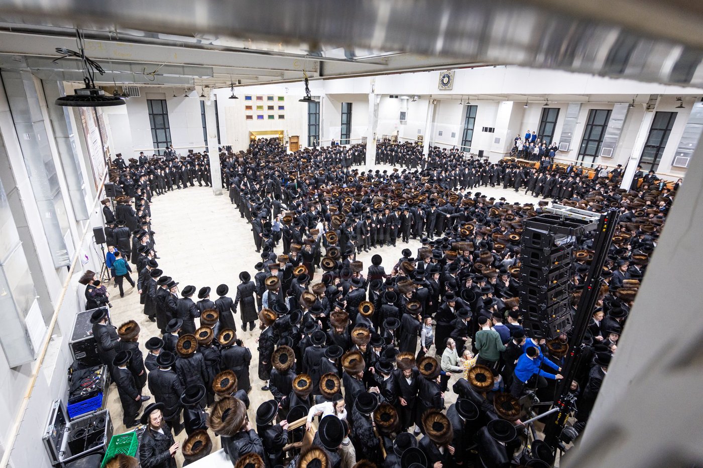 מוצאי חג שמיני עצרת בחצה"ק סאטמר