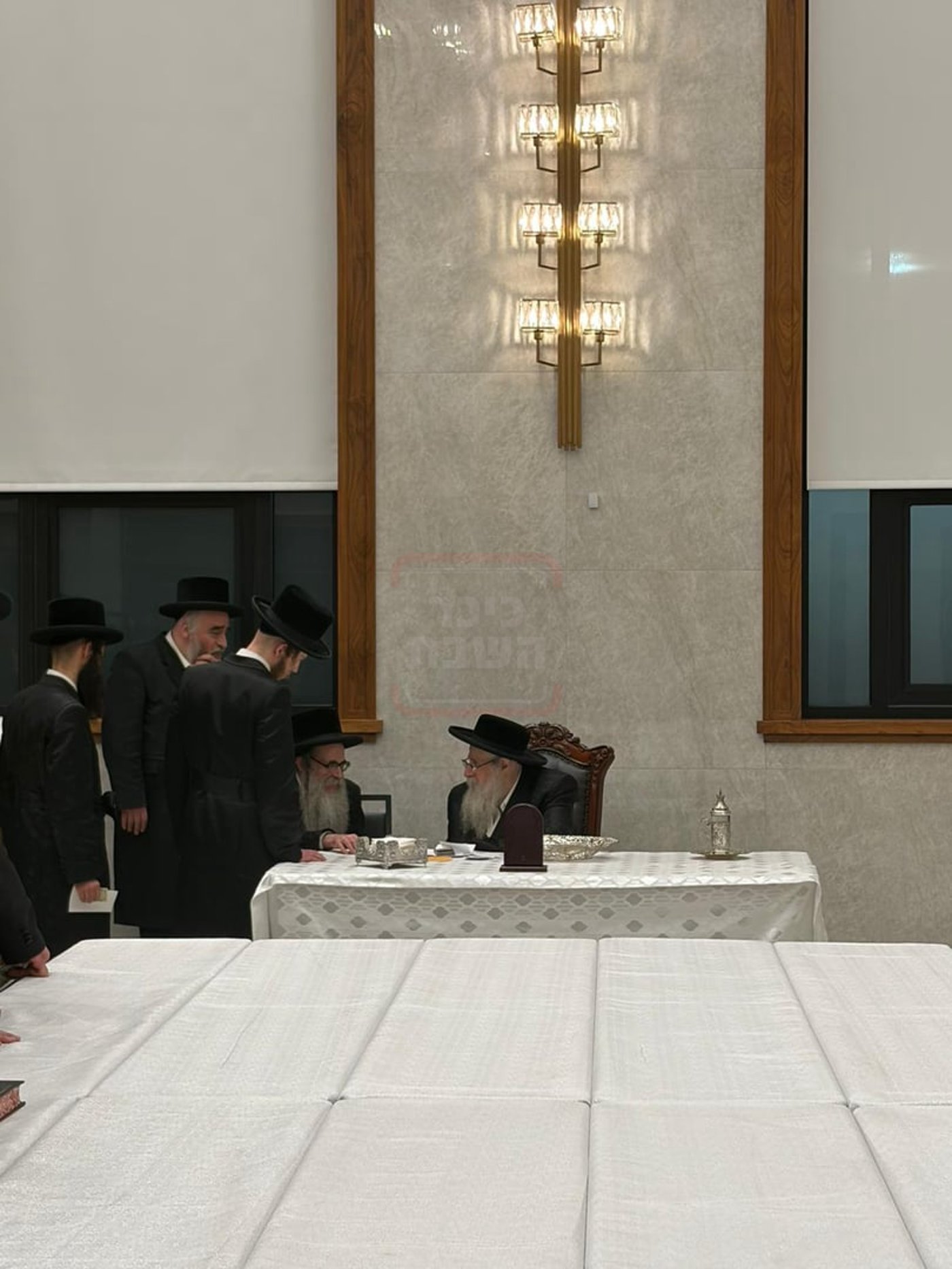 האדמו"ר מצאנז קלויזנבורג בקהלת קהל במונסי