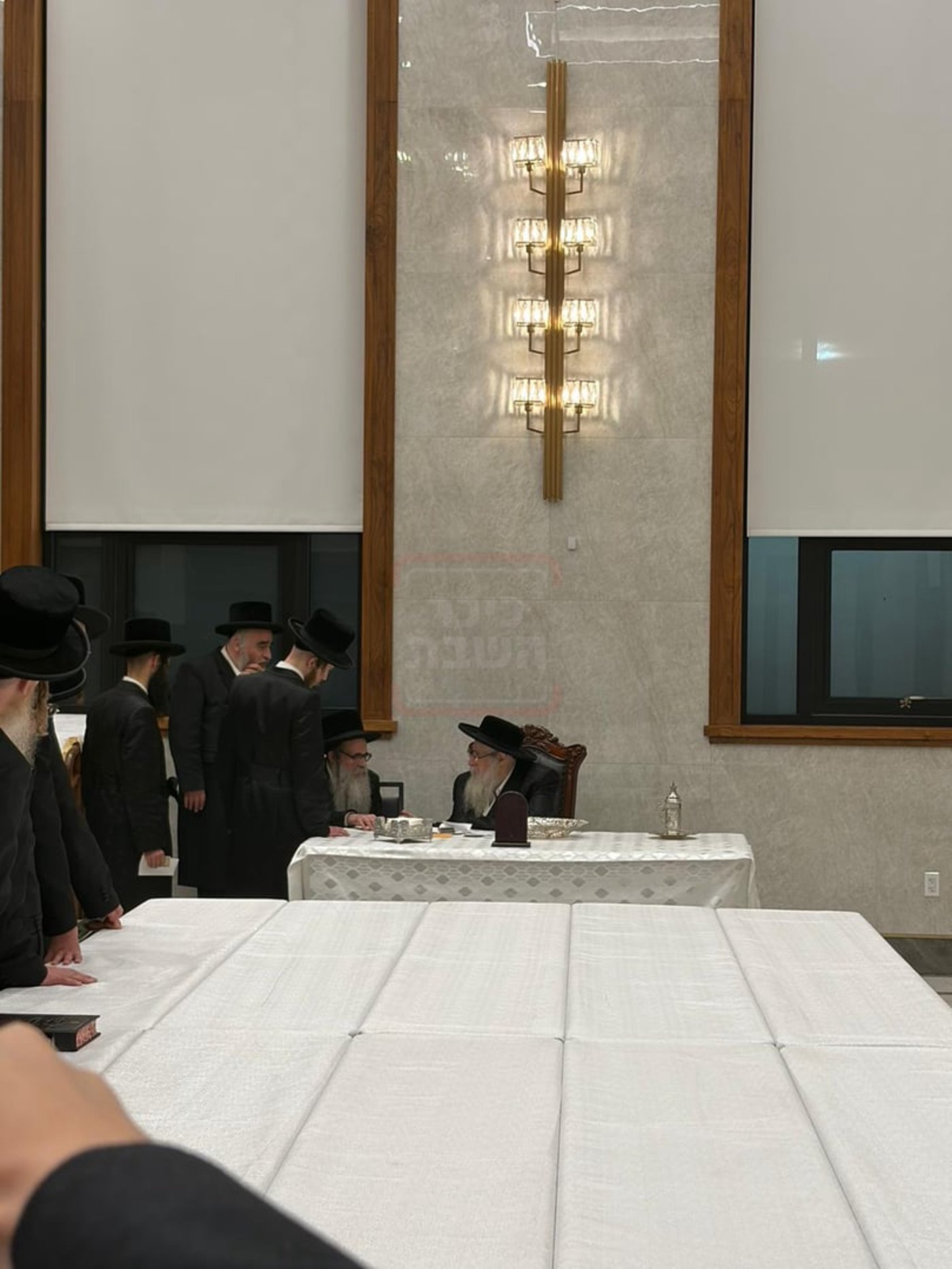 האדמו"ר מצאנז קלויזנבורג בקהלת קהל במונסי