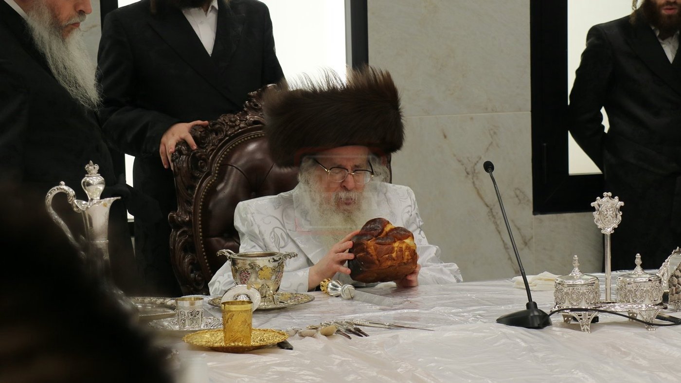 האדמו"ר מצאנז קלויזנבורג במוצאי יום כיפור
