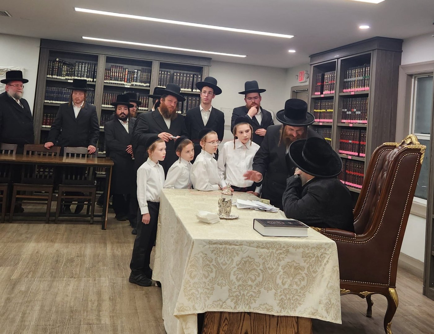 האדמו"ר מצאנז קלויזנבורג בקהלת קהל בלייקווד