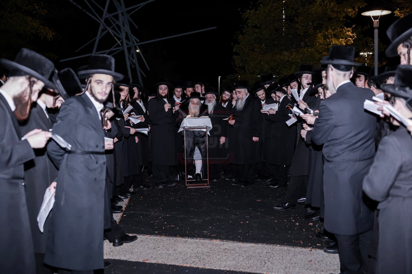 האדמו"ר מצאנז קלויזנבורג בתשליך