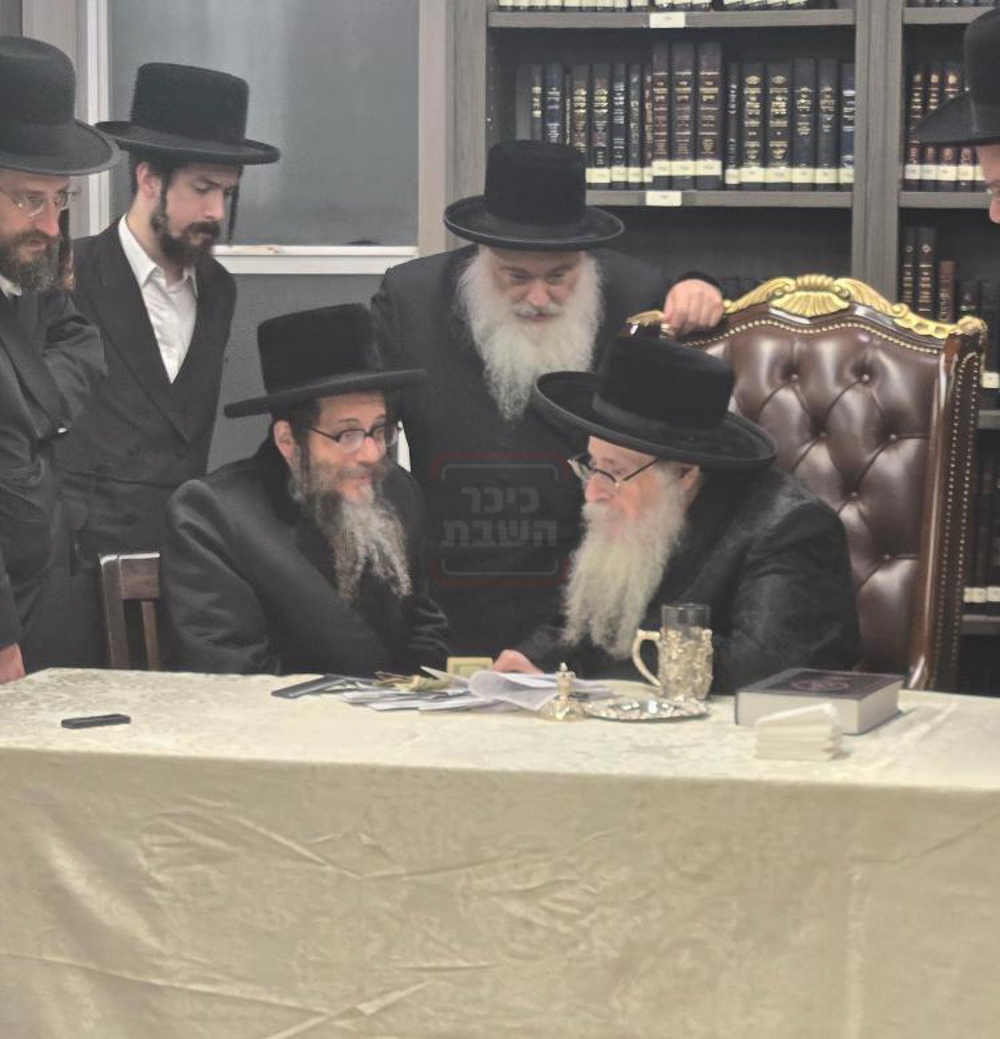 האדמו"ר מצאנז קלויזנבורג בקהלת קהל בלייקווד