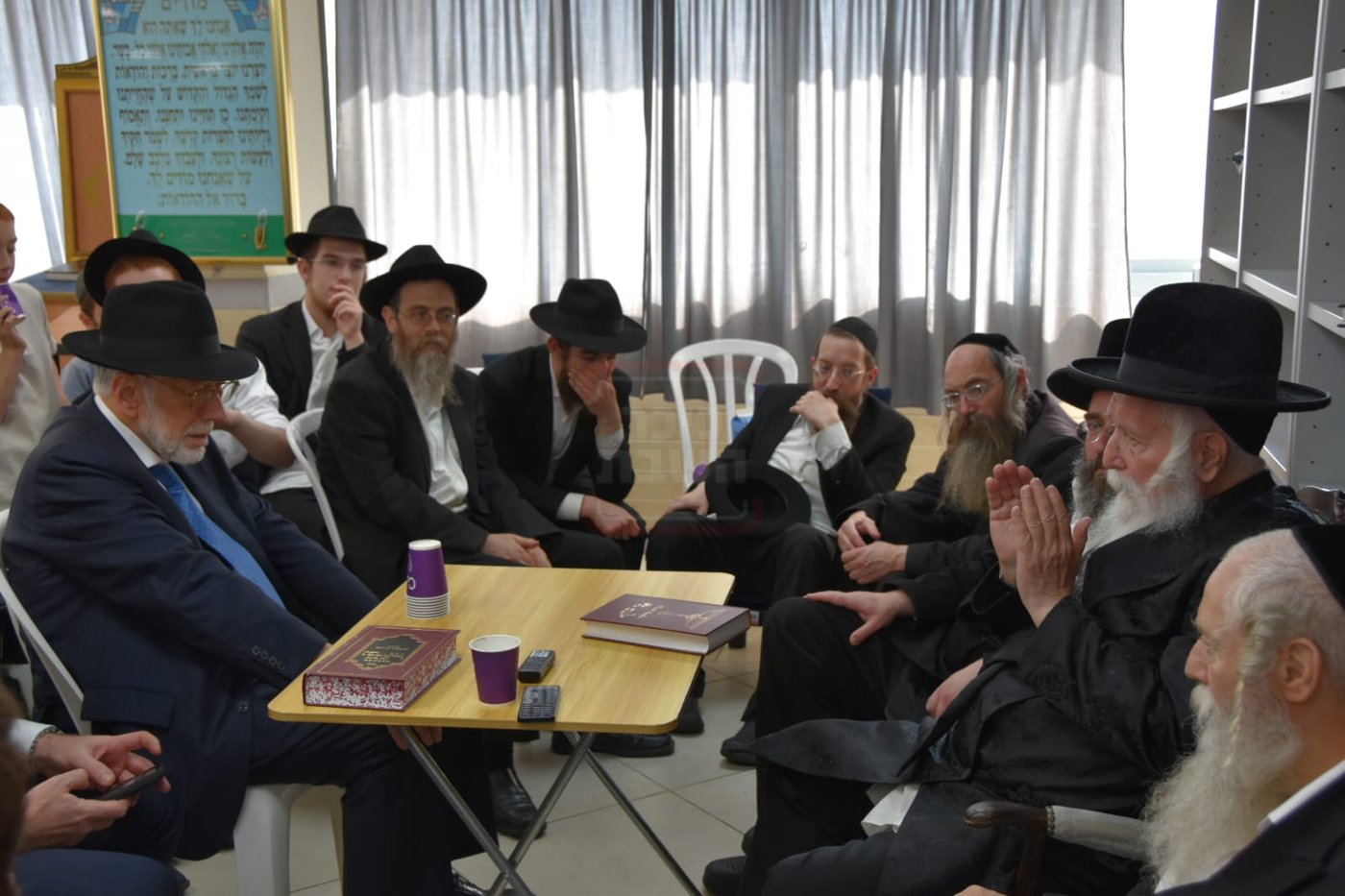 הנגיד שהתפלפל עם ראש הישיבה | 'זופניק בכיכר' עם כל התמונות, הנייעס והחשיפות של השבוע