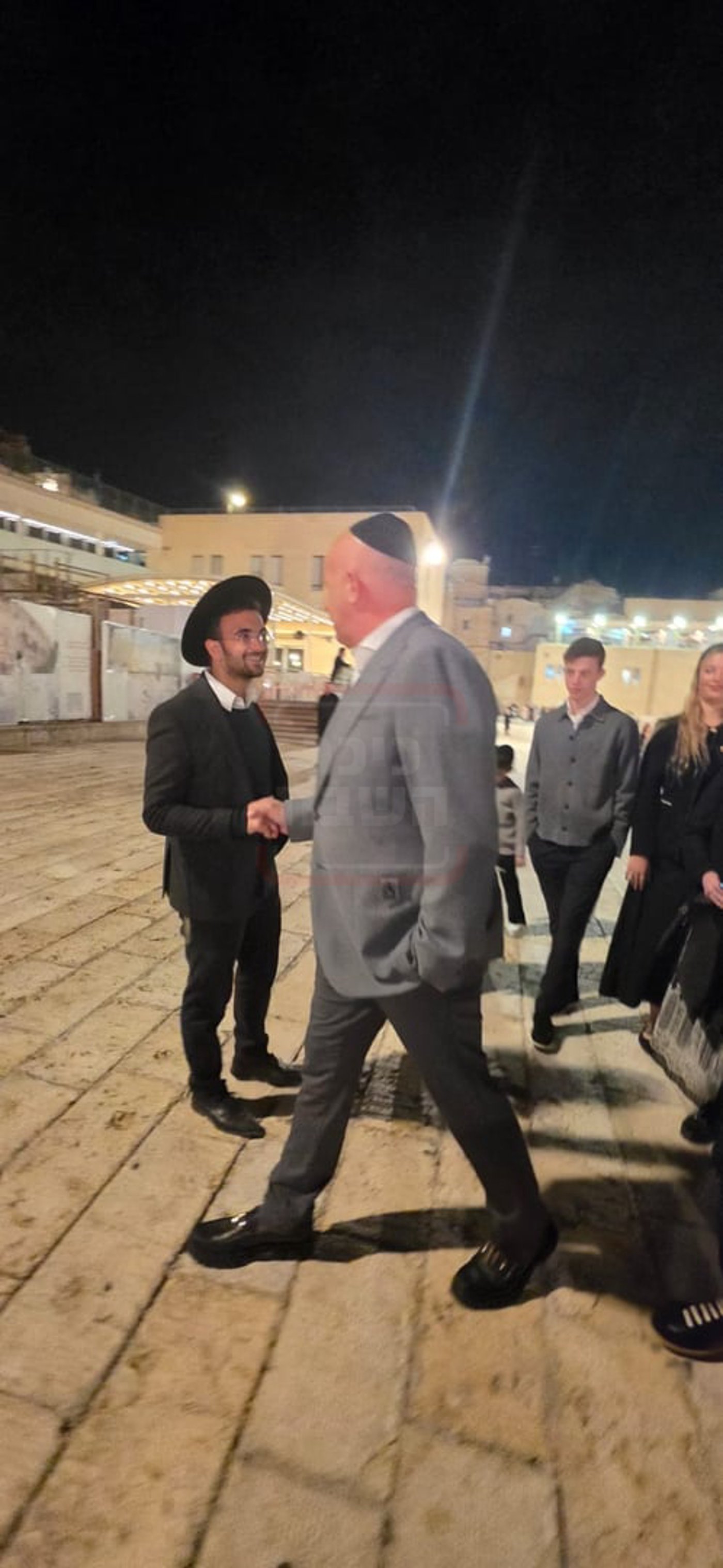 הנגיד שהתפלפל עם ראש הישיבה | 'זופניק בכיכר' עם כל התמונות, הנייעס והחשיפות של השבוע
