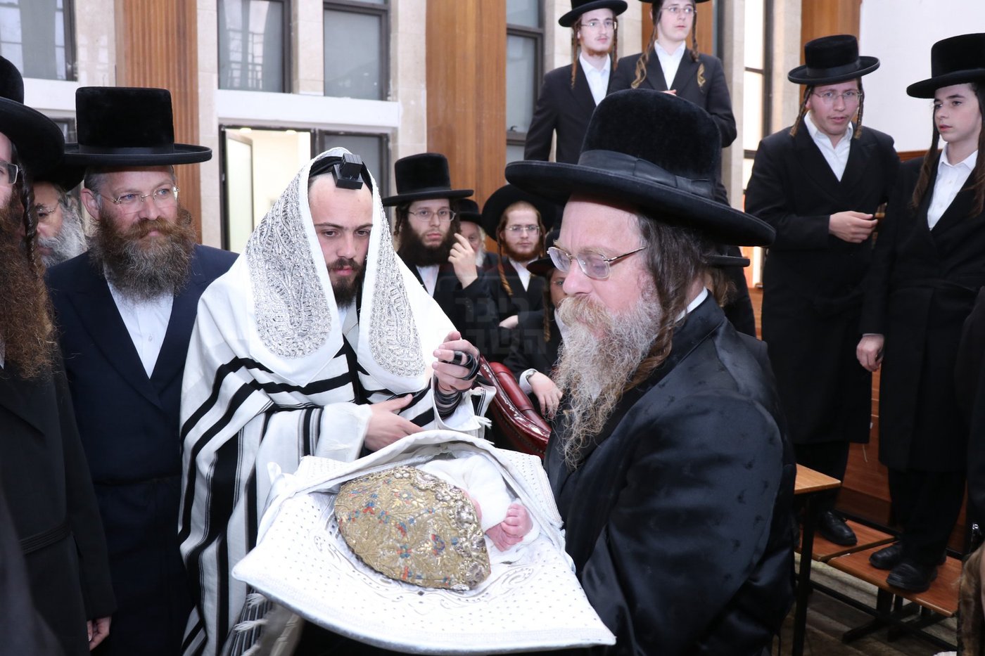 ברית בשמחת הברית בחצרות קוזמיר - ביאלה - קופיטשניץ - לעלוב בית שמש