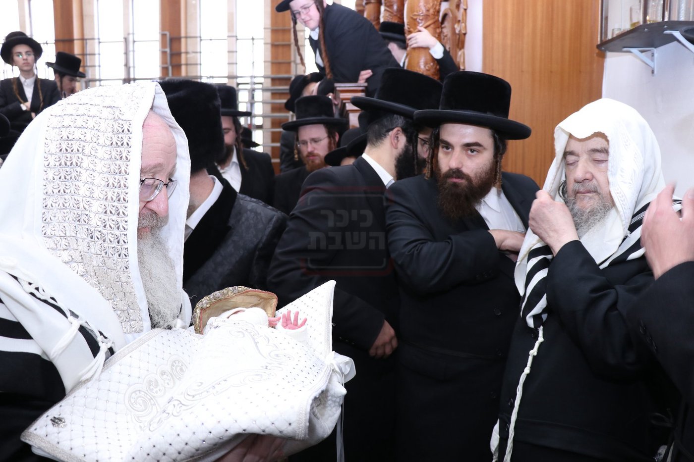 ברית בשמחת הברית בחצרות קוזמיר - ביאלה - קופיטשניץ - לעלוב בית שמש