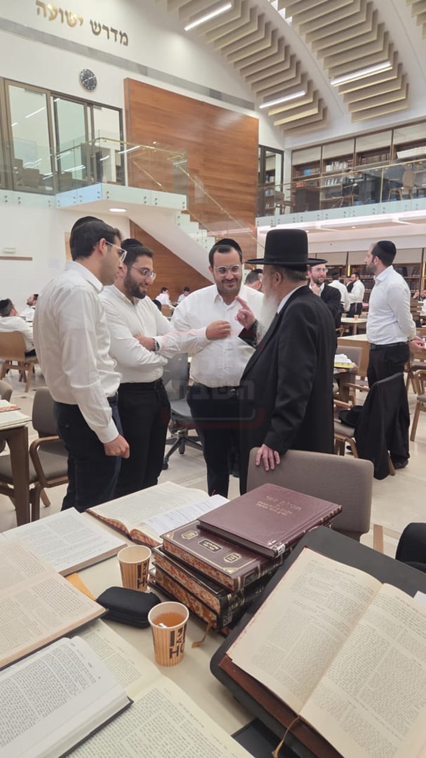 ה"חמור" שזכה ל"ימים" | 'זופניק בכיכר' עם כל התמונות, הנייעס והחשיפות של השבוע