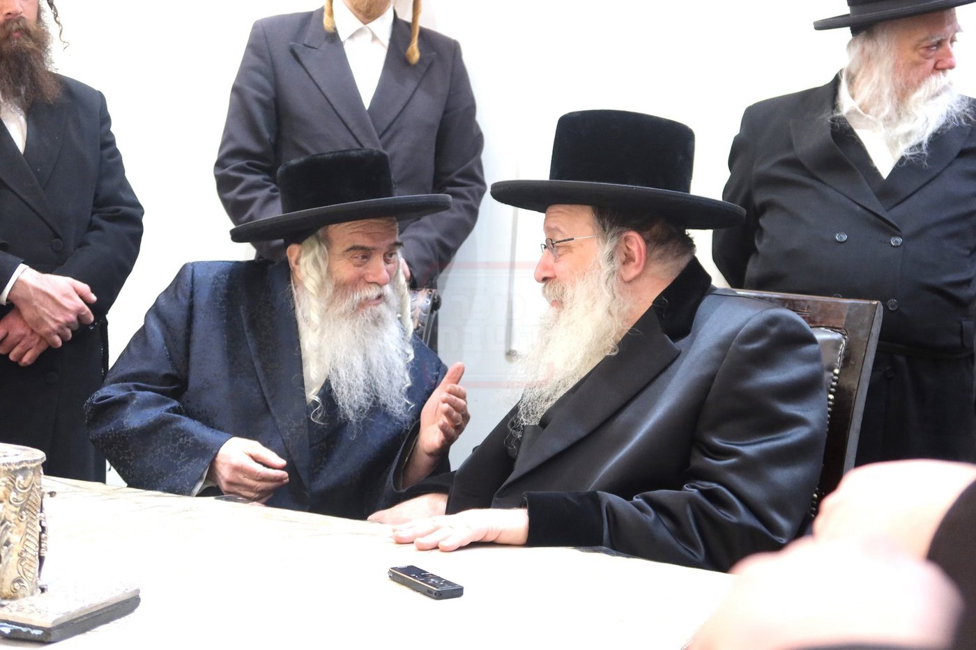 האדמו"ר מנדבורנה בביקור אצל האדמו"ר מקרעטשניף י-ם