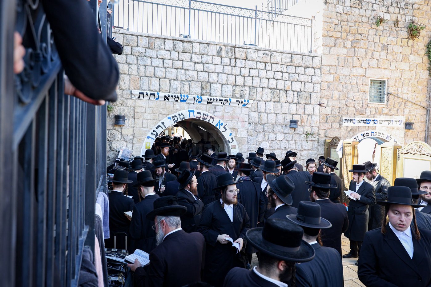 האדמו"ר מסאטמר באמירת תהילים במירון