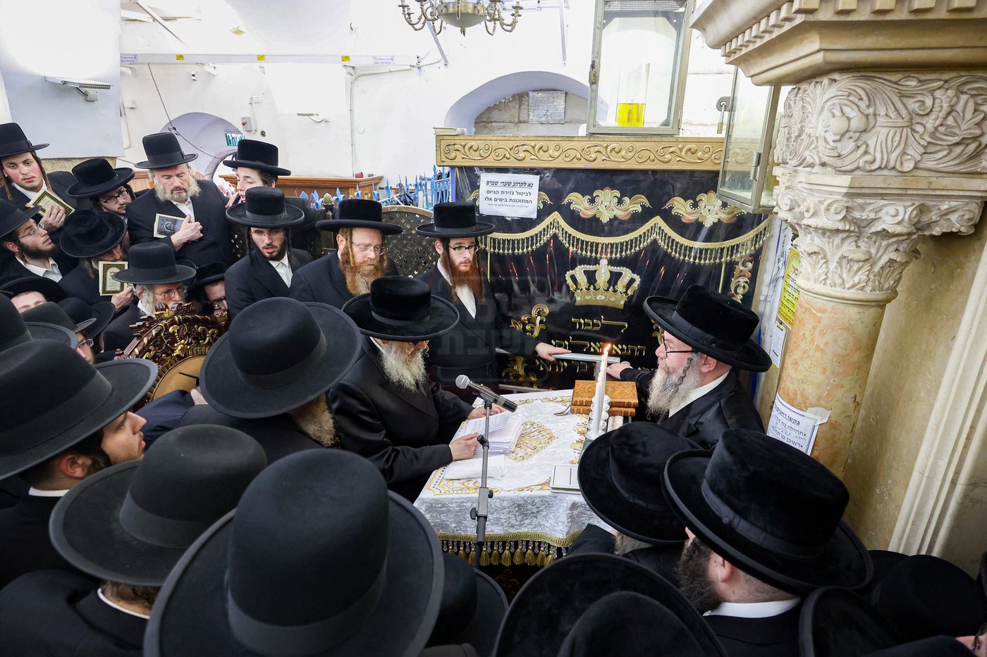 האדמו"ר מסאטמר באמירת תהילים במירון