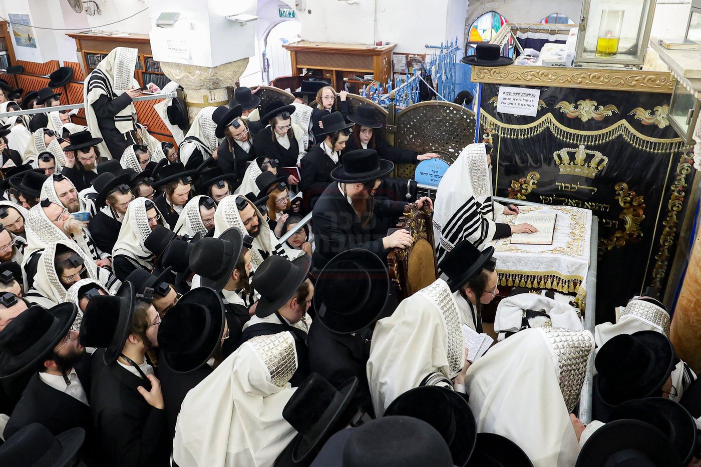 האדמו"ר מסאטמר בתפילת שחרית במירון