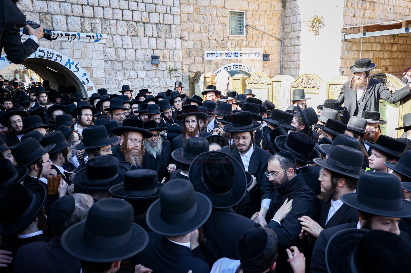 האדמו"ר מסאטמר באמירת תהילים במירון