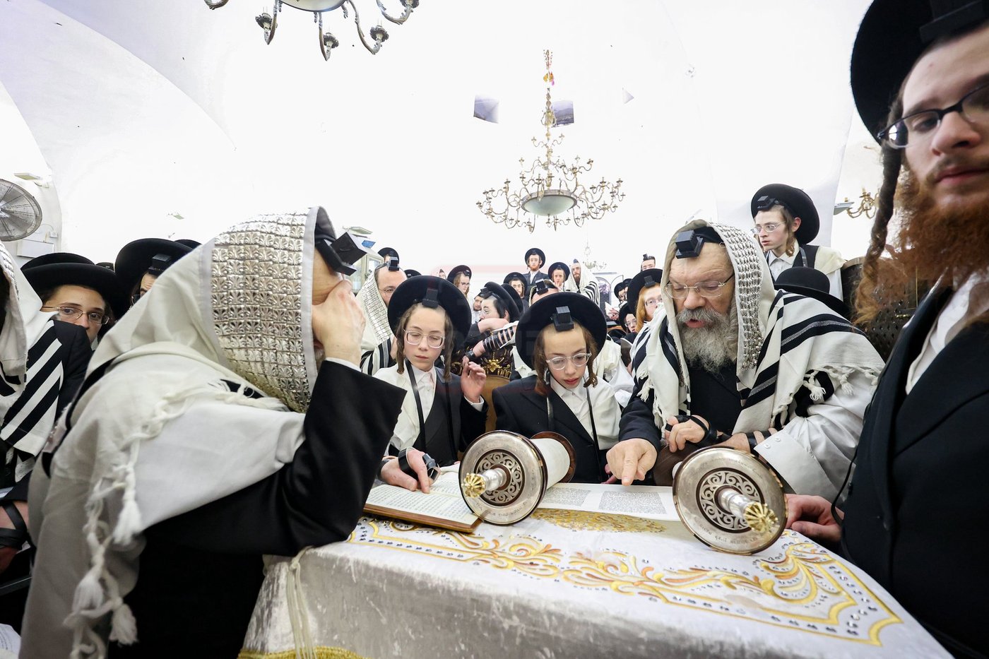 האדמו"ר מסאטמר בתפילת שחרית במירון