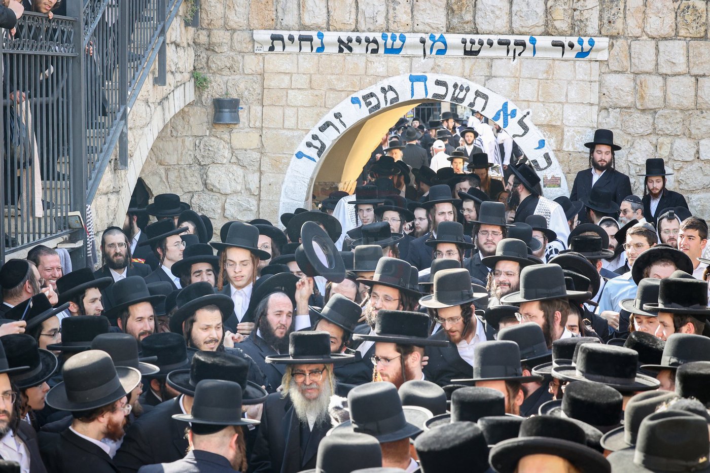 האדמו"ר מסאטמר בתפילת שחרית במירון