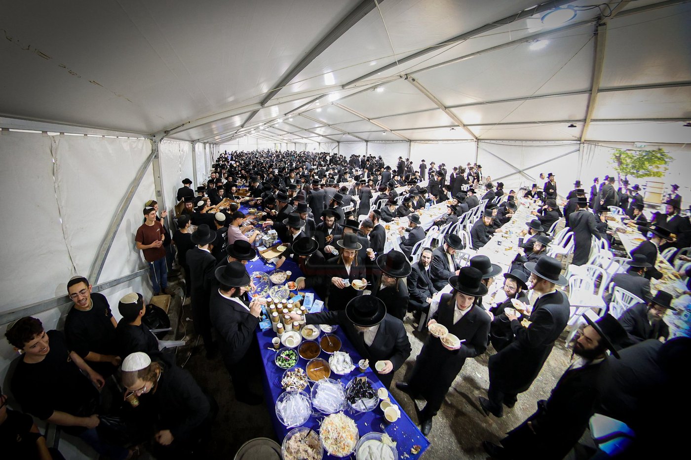 האדמו"ר מסאטמר בתפילת שחרית במירון