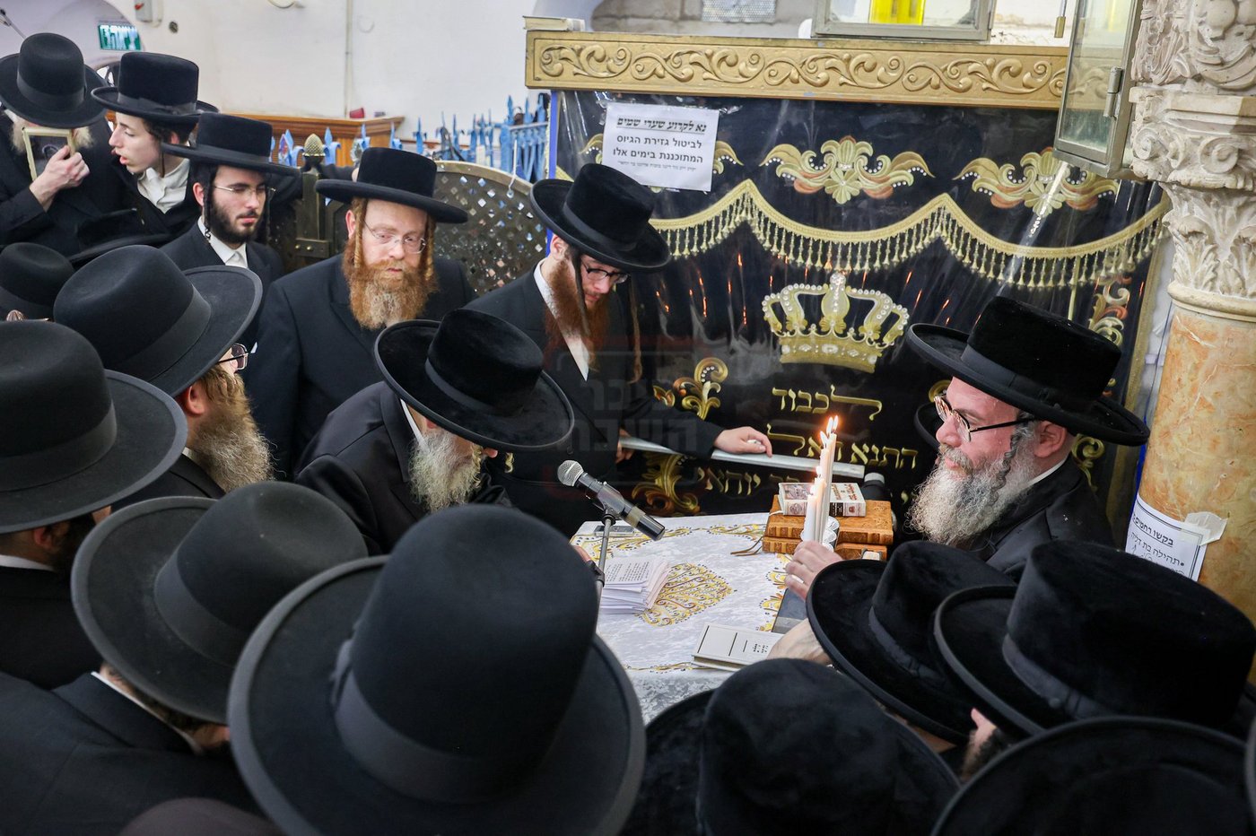 האדמו"ר מסאטמר באמירת תהילים במירון