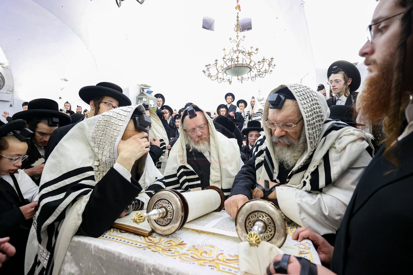 האדמו"ר מסאטמר בתפילת שחרית במירון