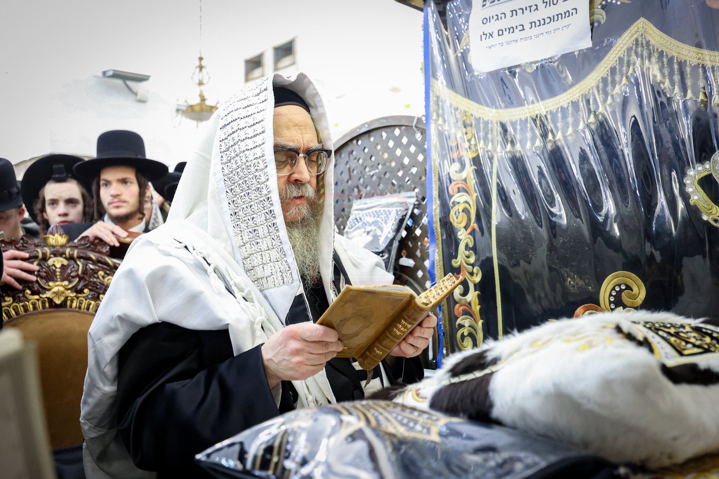 האדמו"ר מסאטמר בתפילת שחרית במירון