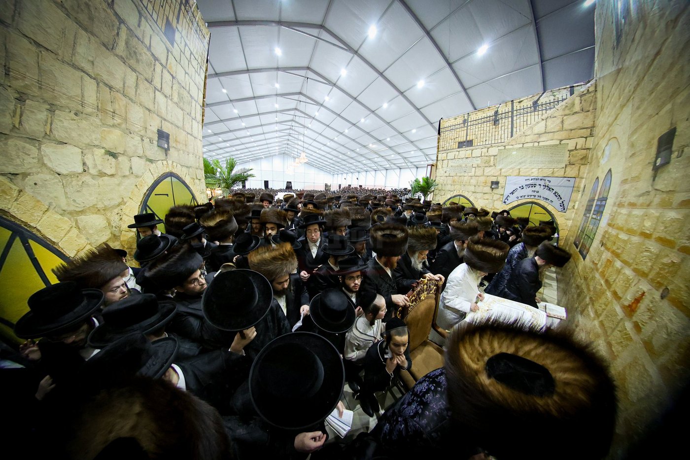 האדמו"ר מסאטמר בסעודה שלישית במירון