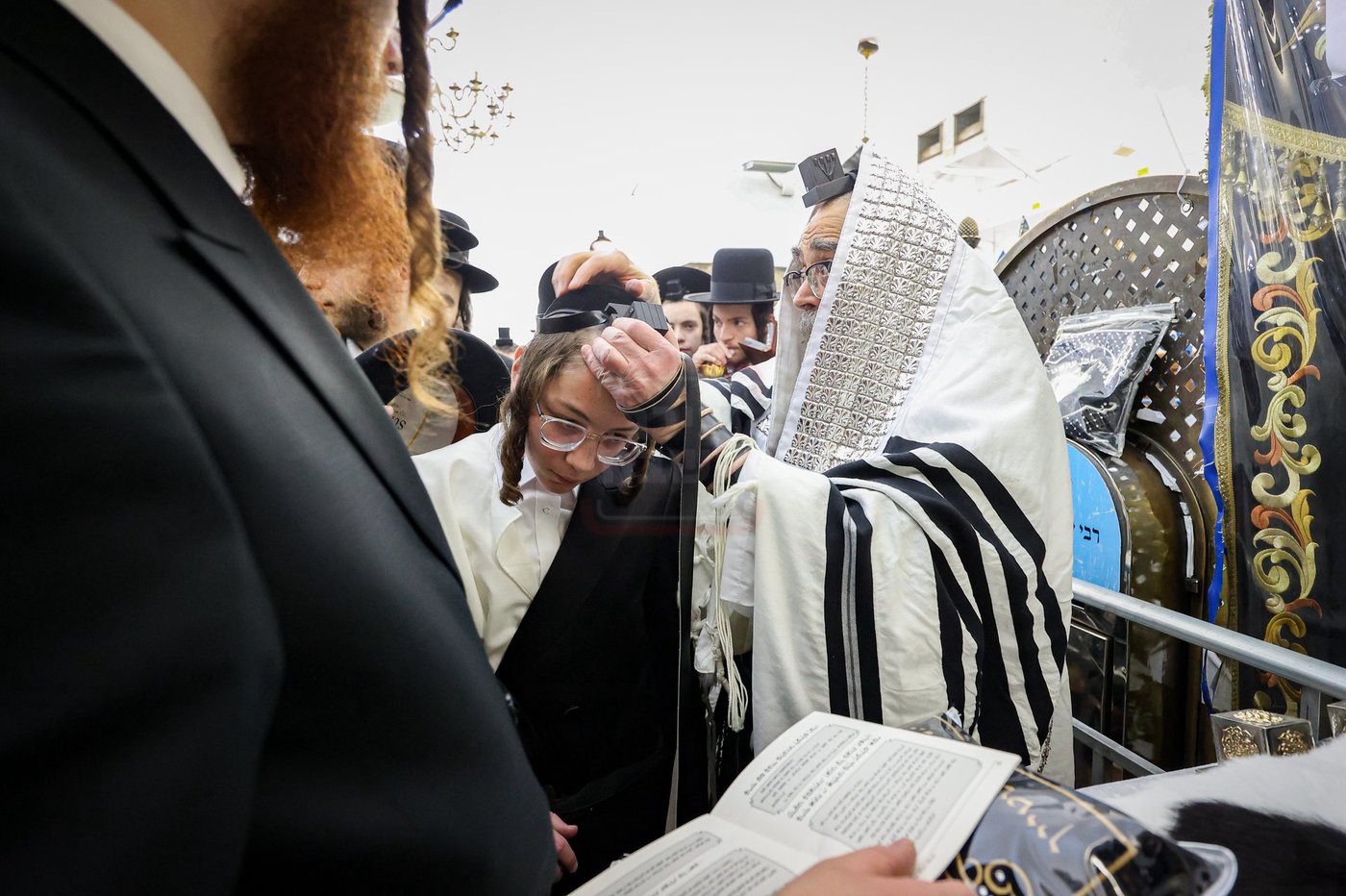 האדמו"ר מסאטמר בתפילת שחרית במירון
