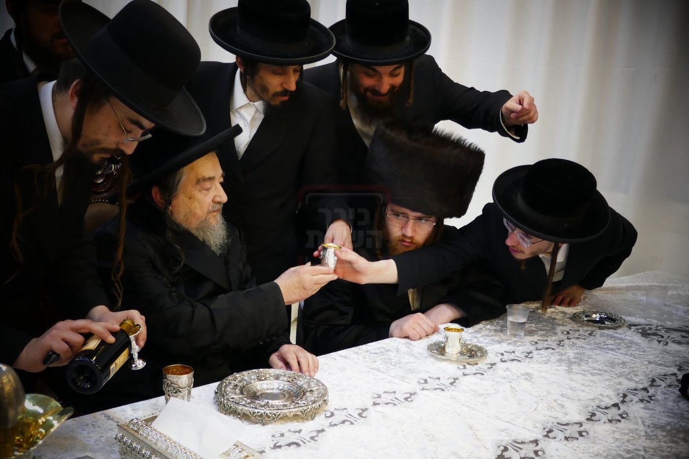 קבלת הפנים לאברך האסיר ר' אלעזר צדוק קויפמן אצל הגה"צ רבי יעקב מאיר שכטר