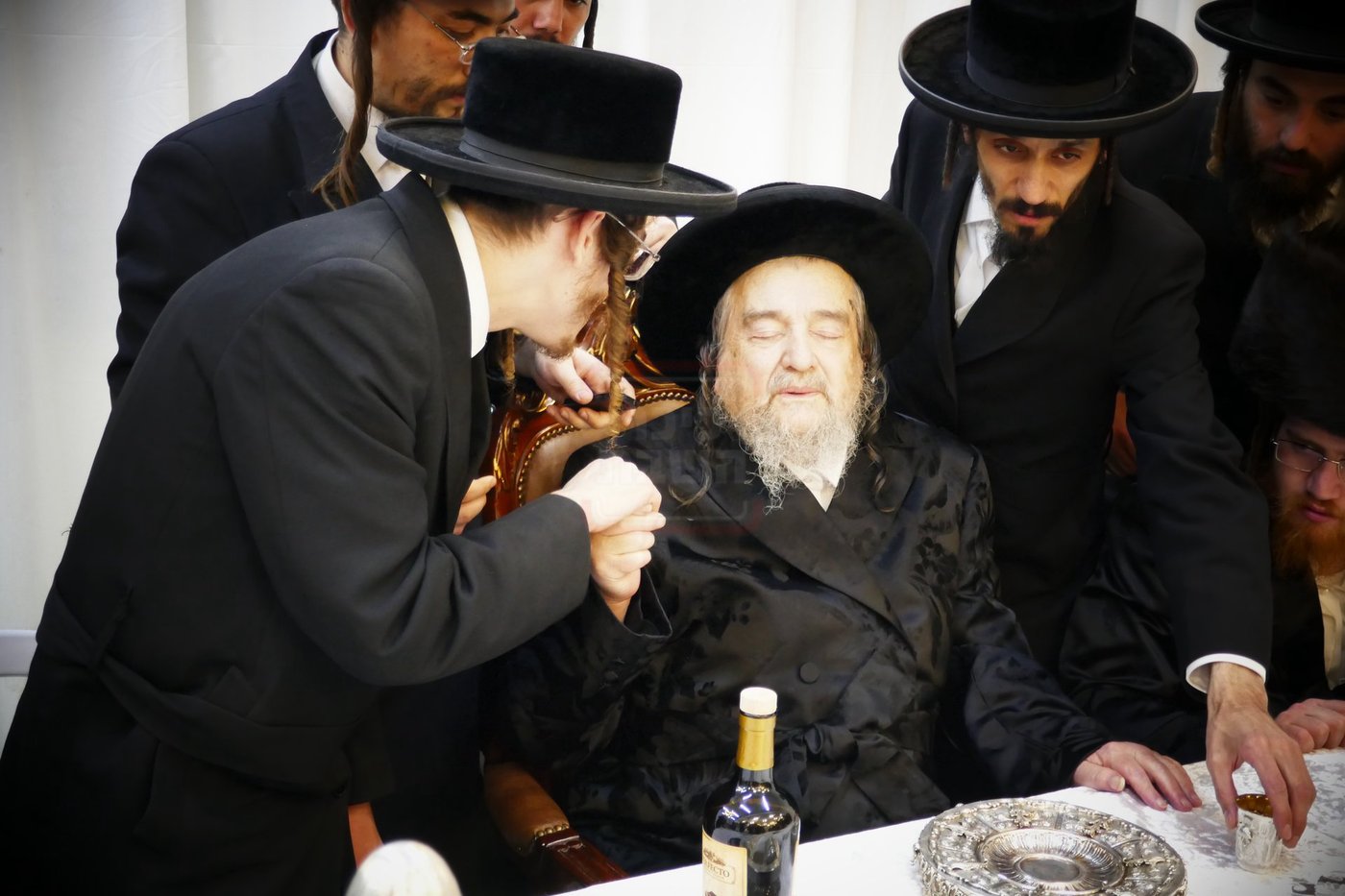 קבלת הפנים לאברך האסיר ר' אלעזר צדוק קויפמן אצל הגה"צ רבי יעקב מאיר שכטר