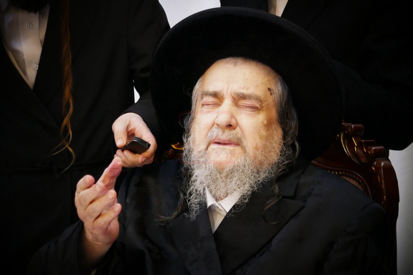 קבלת הפנים לאברך האסיר ר' אלעזר צדוק קויפמן אצל הגה"צ רבי יעקב מאיר שכטר