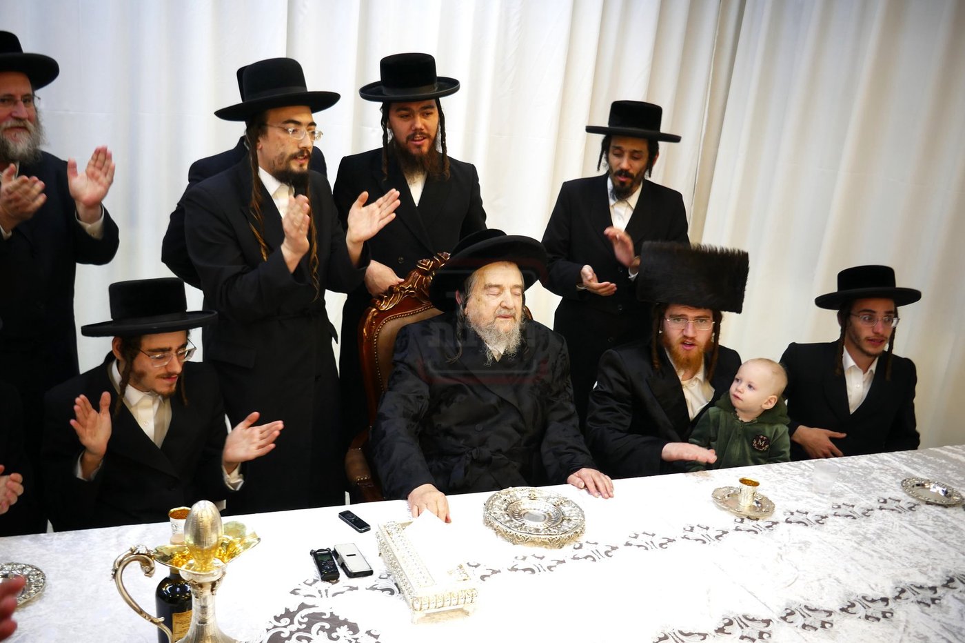 קבלת הפנים לאברך האסיר ר' אלעזר צדוק קויפמן אצל הגה"צ רבי יעקב מאיר שכטר