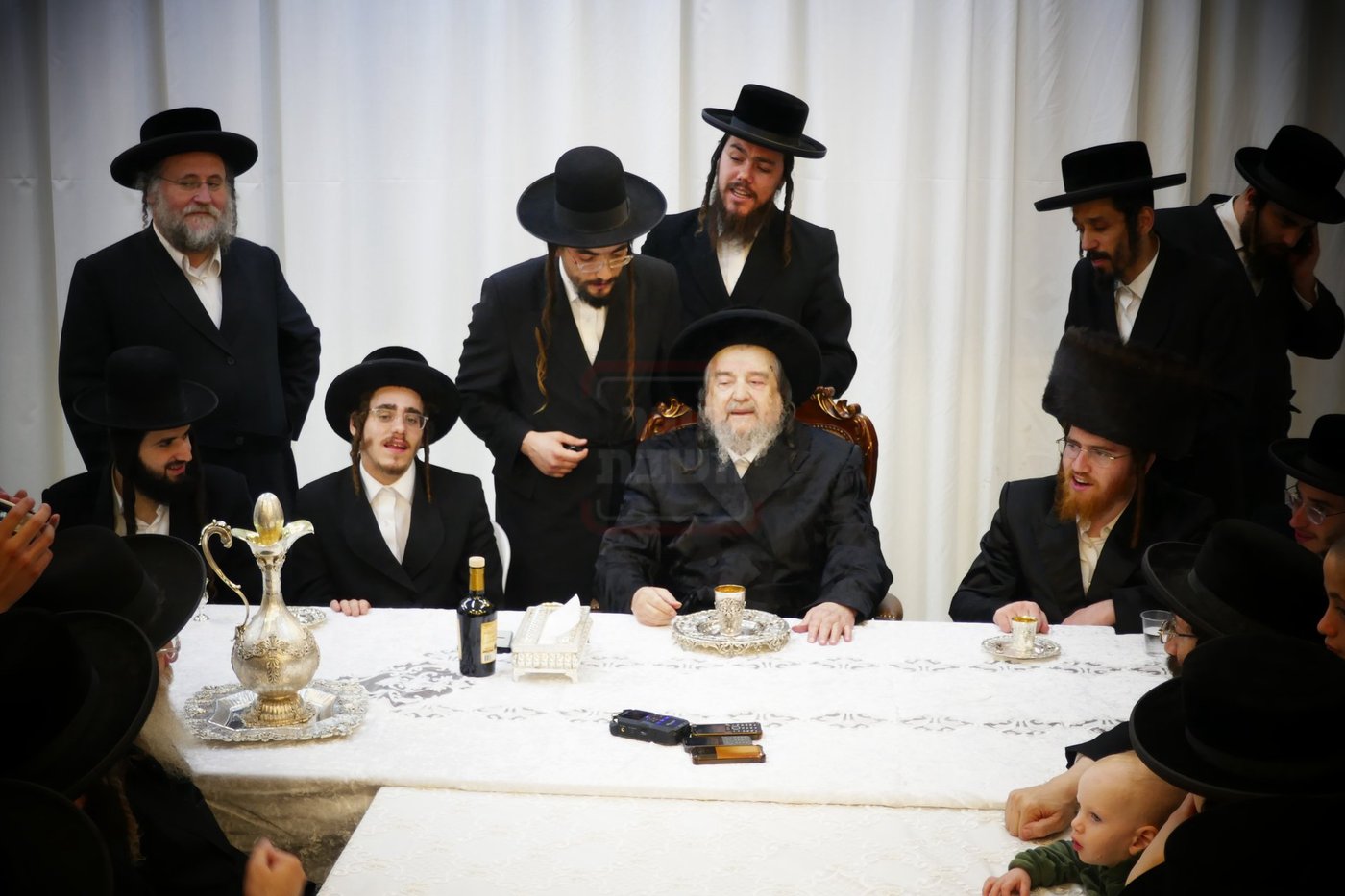 קבלת הפנים לאברך האסיר ר' אלעזר צדוק קויפמן אצל הגה"צ רבי יעקב מאיר שכטר