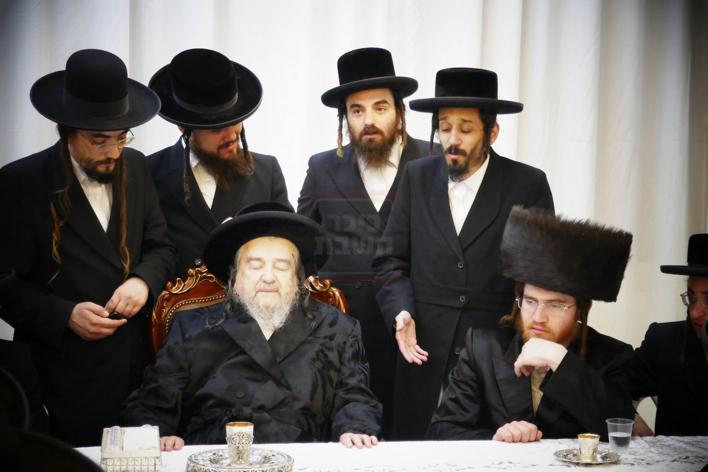 קבלת הפנים לאברך האסיר ר' אלעזר צדוק קויפמן אצל הגה"צ רבי יעקב מאיר שכטר