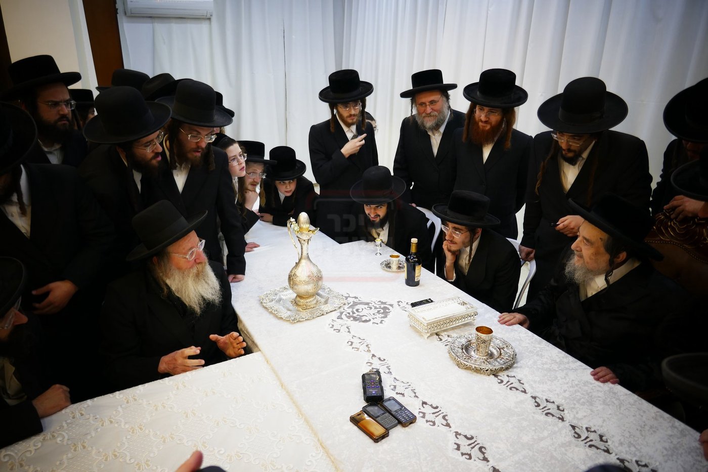 קבלת הפנים לאברך האסיר ר' אלעזר צדוק קויפמן אצל הגה"צ רבי יעקב מאיר שכטר