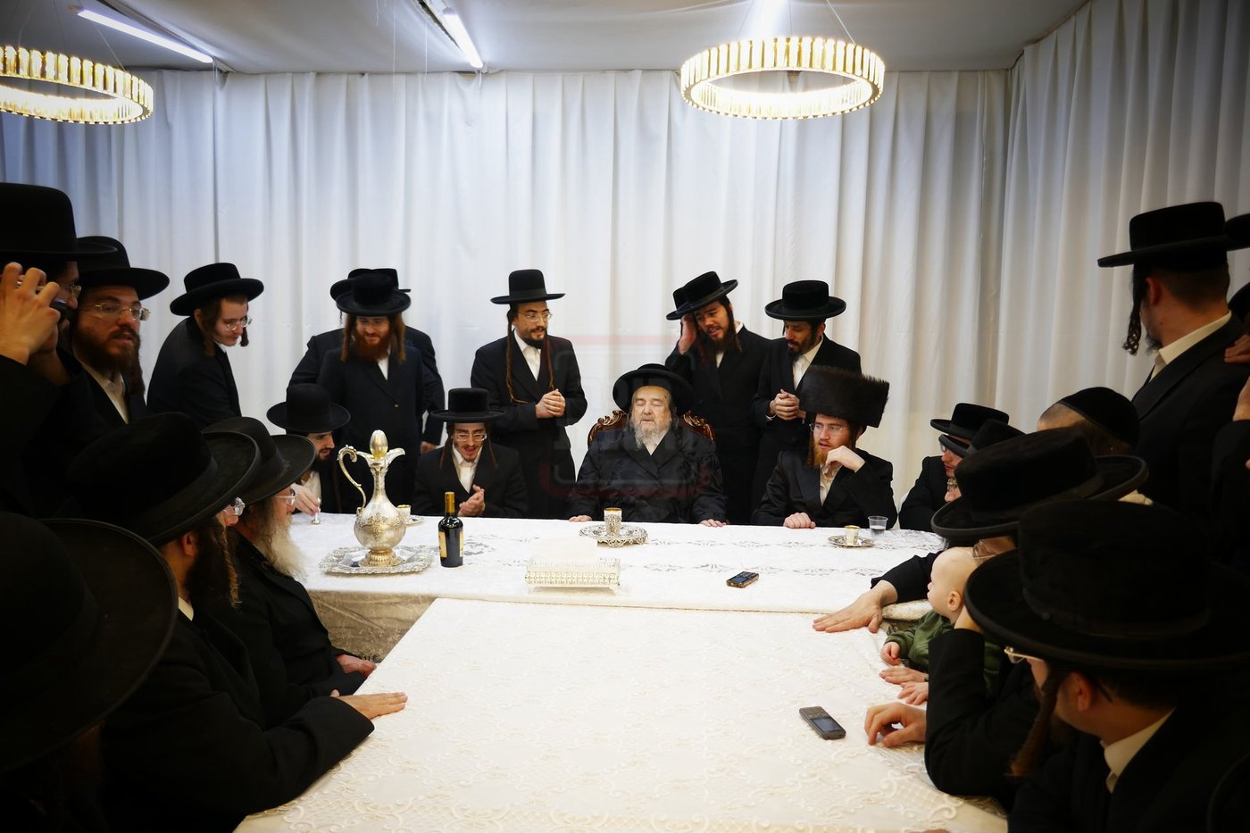 קבלת הפנים לאברך האסיר ר' אלעזר צדוק קויפמן אצל הגה"צ רבי יעקב מאיר שכטר