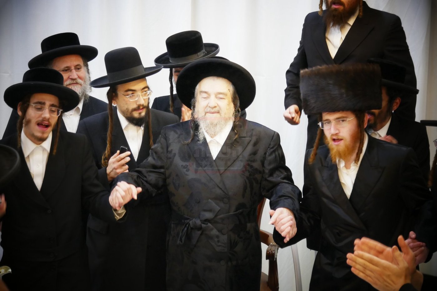 קבלת הפנים לאברך האסיר ר' אלעזר צדוק קויפמן אצל הגה"צ רבי יעקב מאיר שכטר