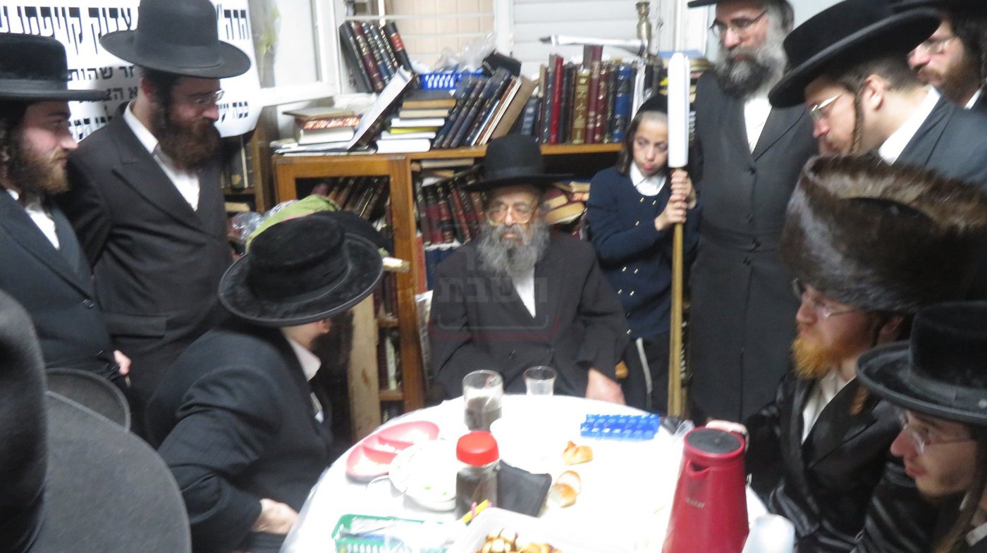 קבלת הפנים לאברך האסיר ר' אלעזר צדוק קויפמן אצל הרב דוד שמידל