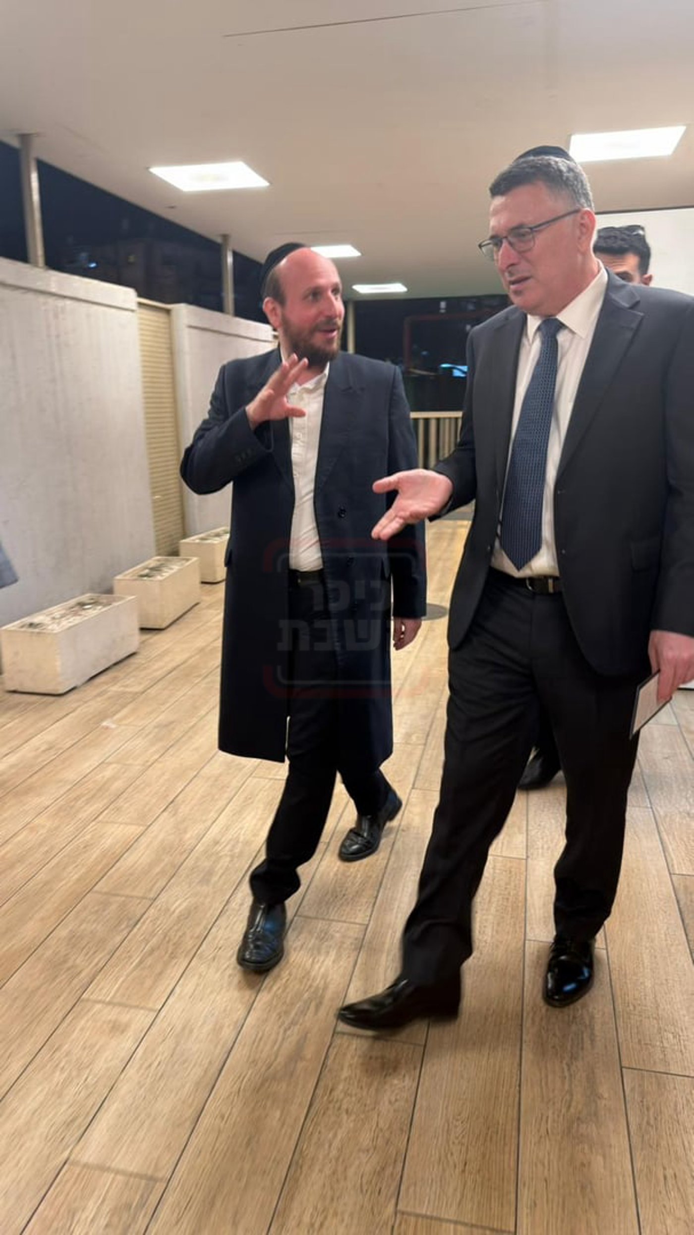 האדמו"ר שניסה לרקוד עם בנו | 'זופניק בכיכר' עם כל התמונות, הנייעס והחשיפות של השבוע